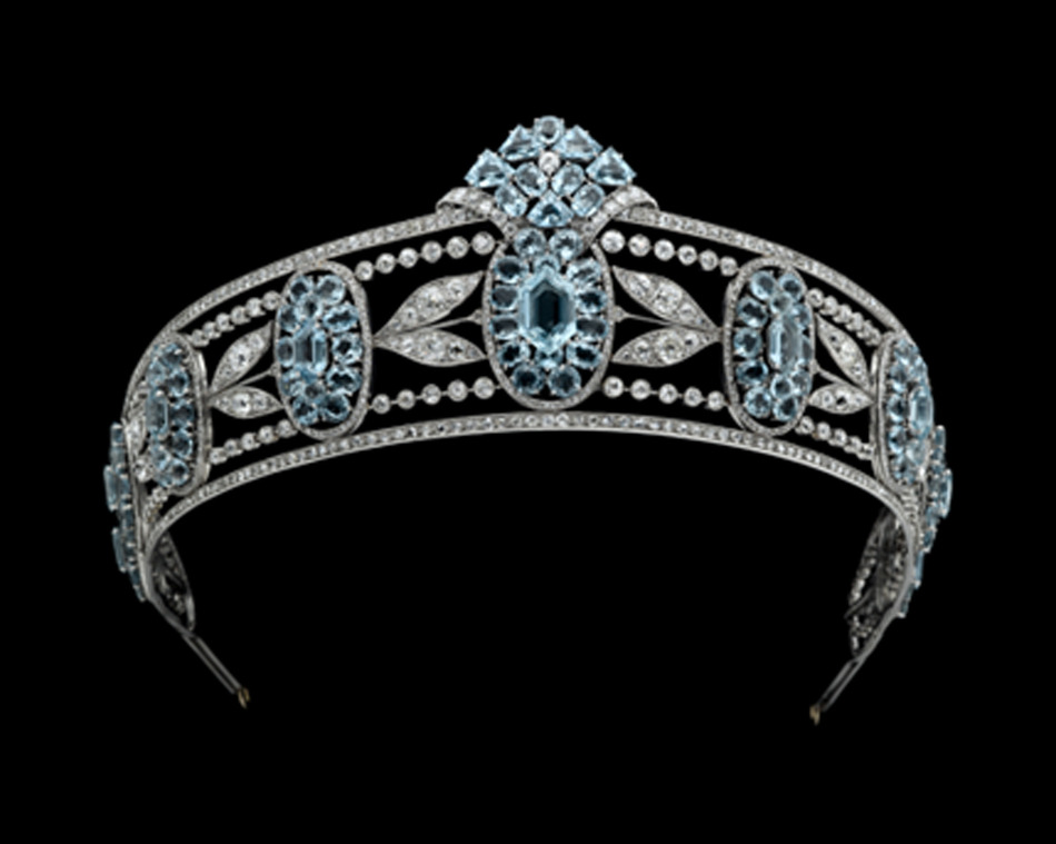 卡地亞巴黎1909年為莫伊伯爵夫人(Countess of Moy)製作的鉑金鑲鑽冠冕。